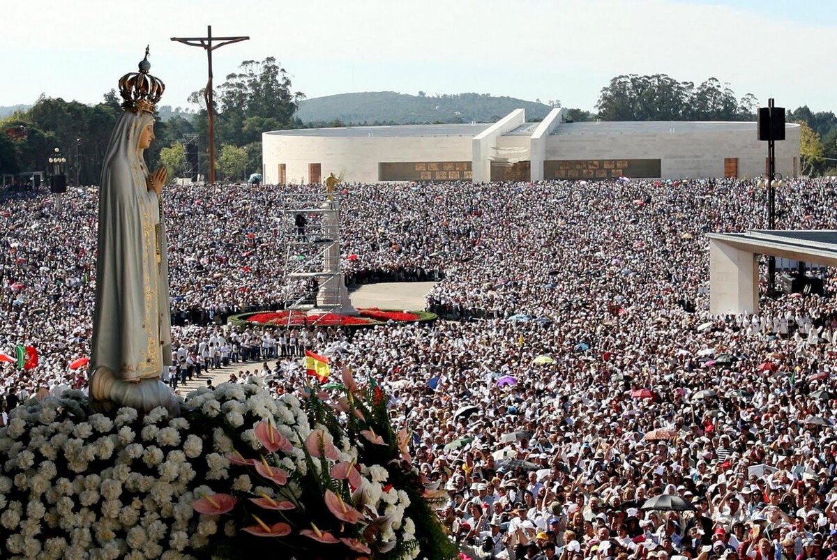 Фатима (порт. Fátima) — город в Португалии