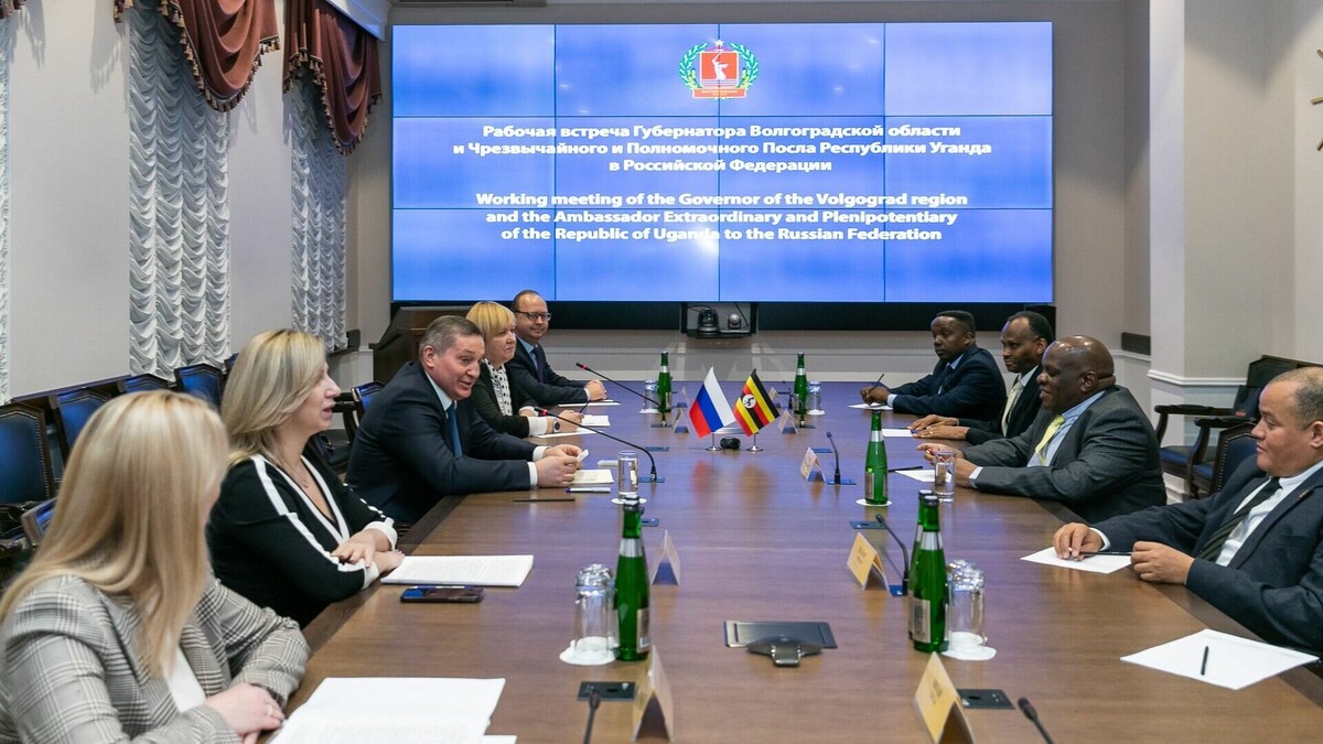     Волгоградская область собирается выстраивать сотрудничество с Угандой. Губернатор пригласил официальную и бизнес-делегации государства принять участие в международном форуме общественной дипломатии «Диалог на Волге: мир и взаимопонимание в XXI веке».