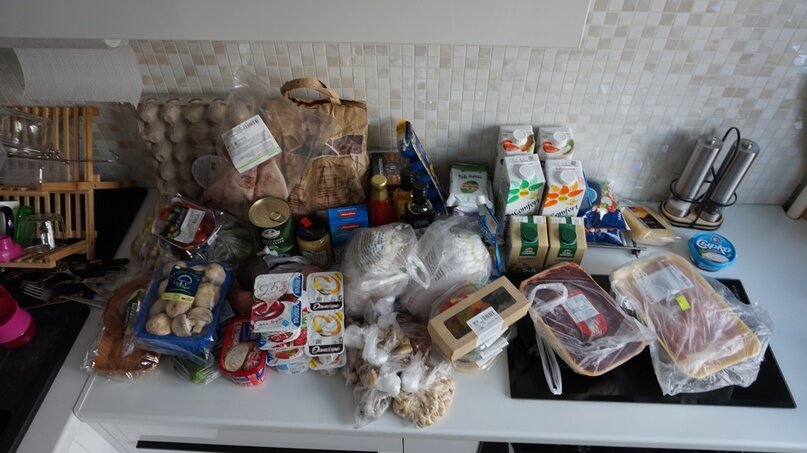 Так выглядела наша продуктовая корзина на месяц (на самом деле, её обычно хватало на чуть больше 2 недели, после чего мы докупали в магазинах у дома. Конечная сумма на продукты ежемесячно выходила 23-25 тыс. руб.) Итоговая сумма: 12,5 тыс. руб.
