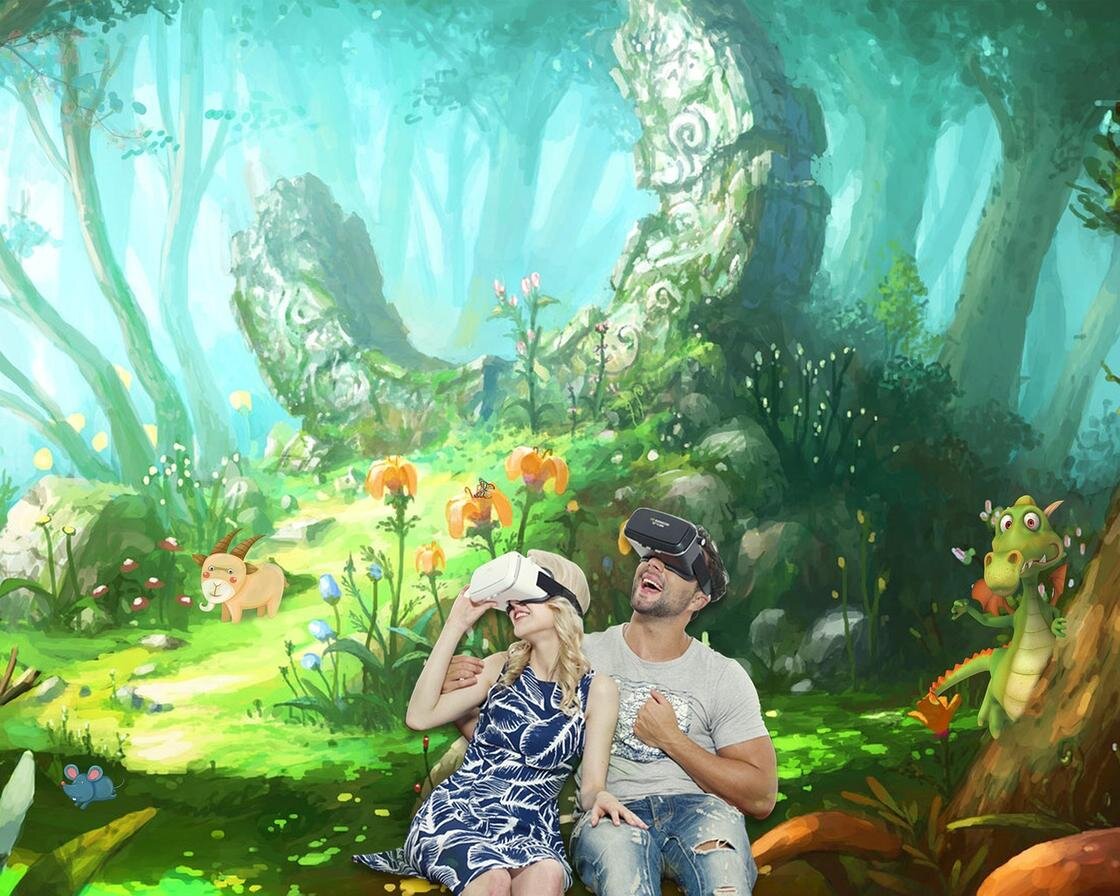    Девушка и парень в VR-шлемах:Pixabay