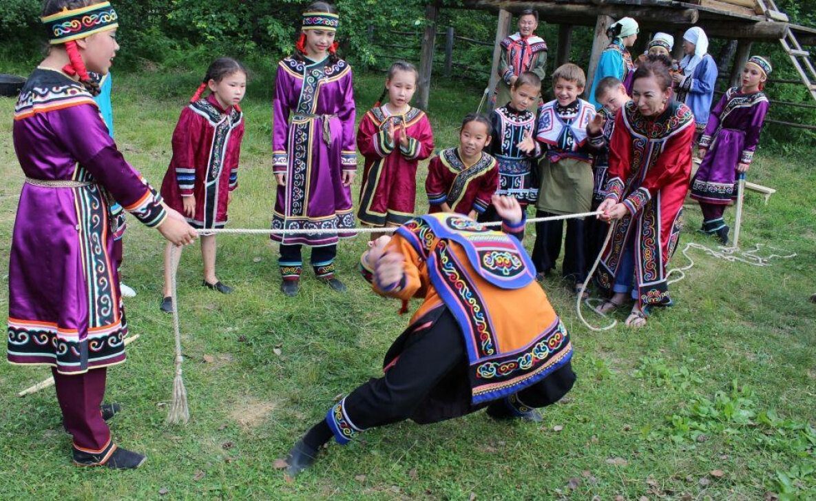 Нанайцы (устаревшее гольды) являются коренным малочисленным народом Дальнего Востока. В мире всего около 16 000 нанайцев.-17