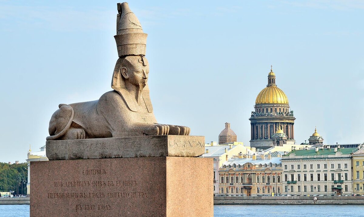 Сфинксы на берегу Невы являются прекрасным примером крупного логистического проекта