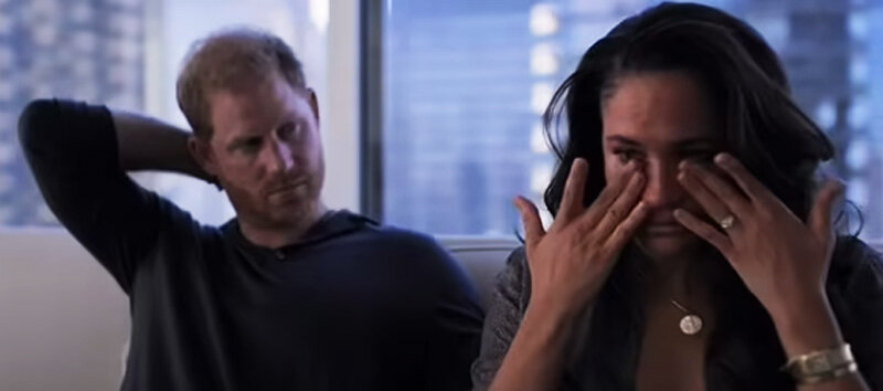    Меган Маркл и принц Гарри выступили с новыми откровениями о королевской семье Кадр из видео