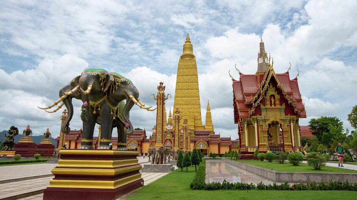    Храм Ват Маха Тат Вачирамонгкол Краби© Фото : Александр Андреев