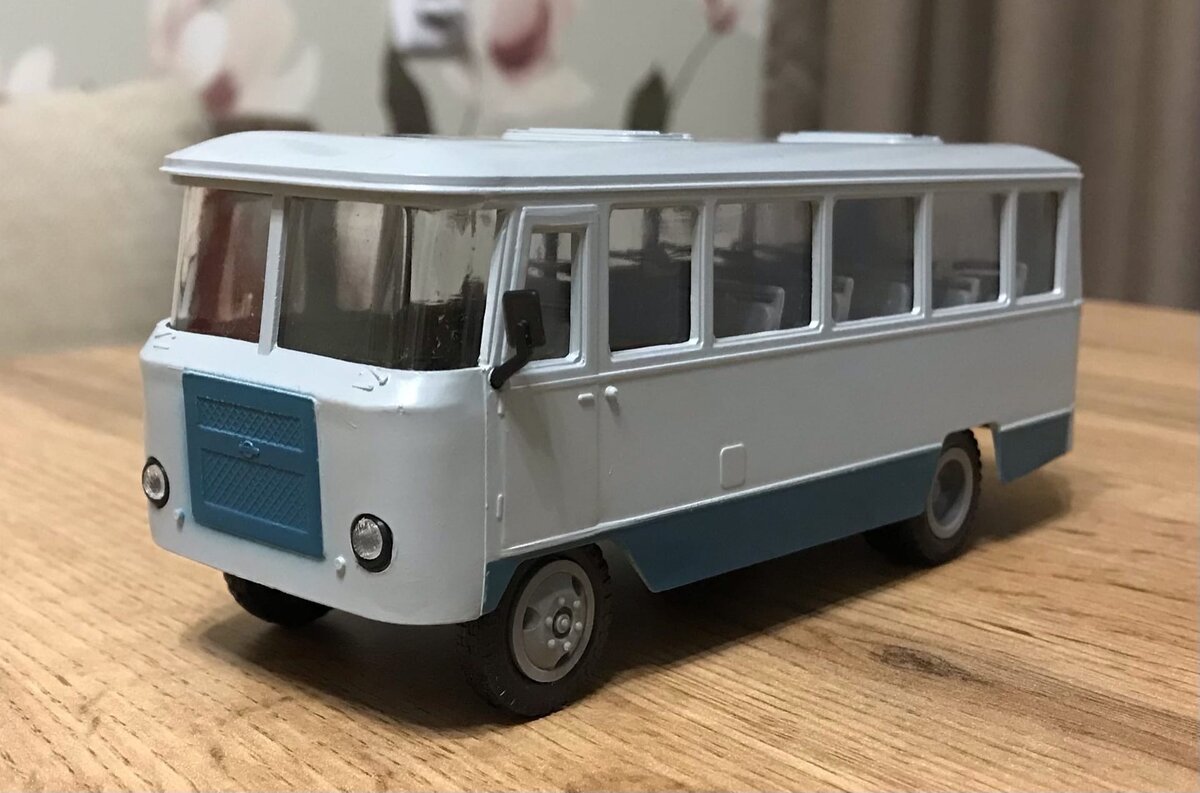 Узнается? Думаю люди постарше хорошо помнят данный автобус, который ездил по дорогам нашей страны и не только, а кто-то и покататься успел не один раз 😉