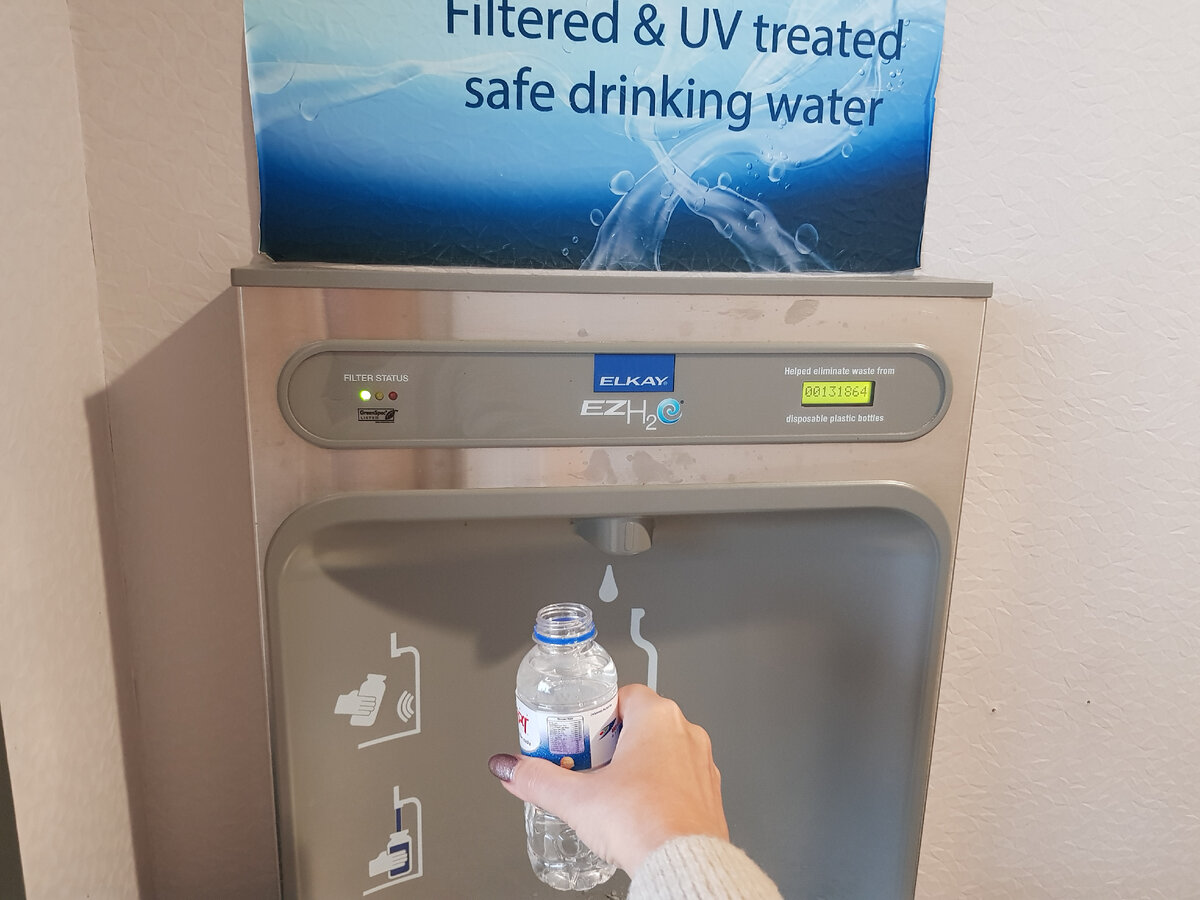 Сенсорный питьевой аппарат.