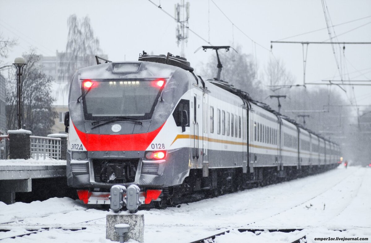 Электропоезд ЭП2Д-0128, станция Дубна 