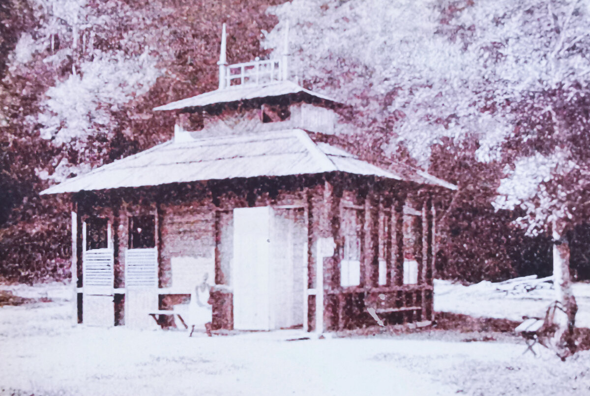 Первая водолечебница с двумя деревянными ванными