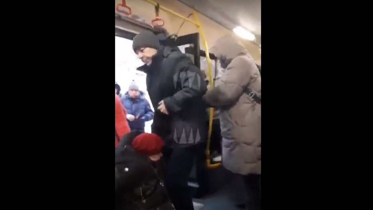 Вот такие герои - борцы с пожилыми людьми живут среди нас