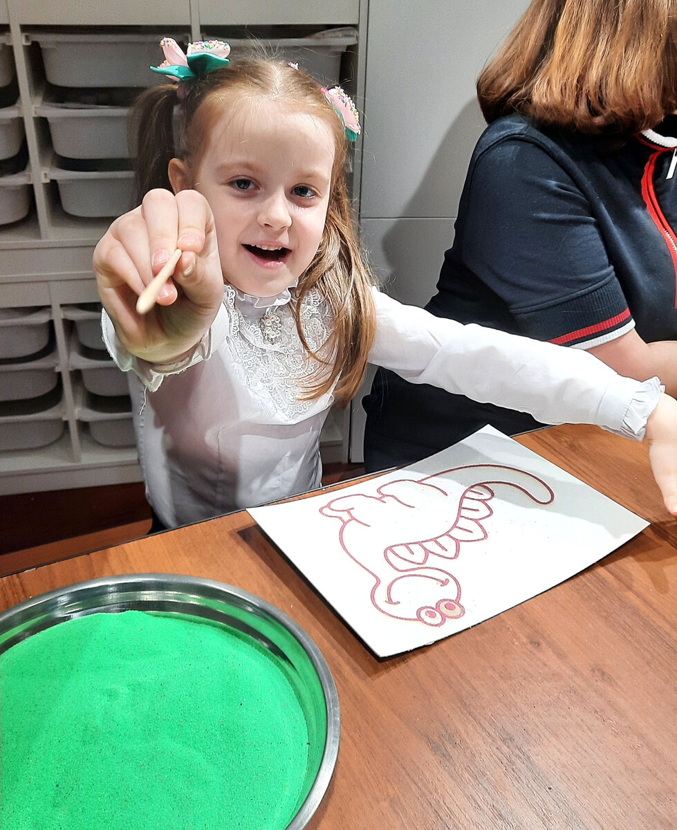 Любимый мастер-класс Анюты - песочные аппликации