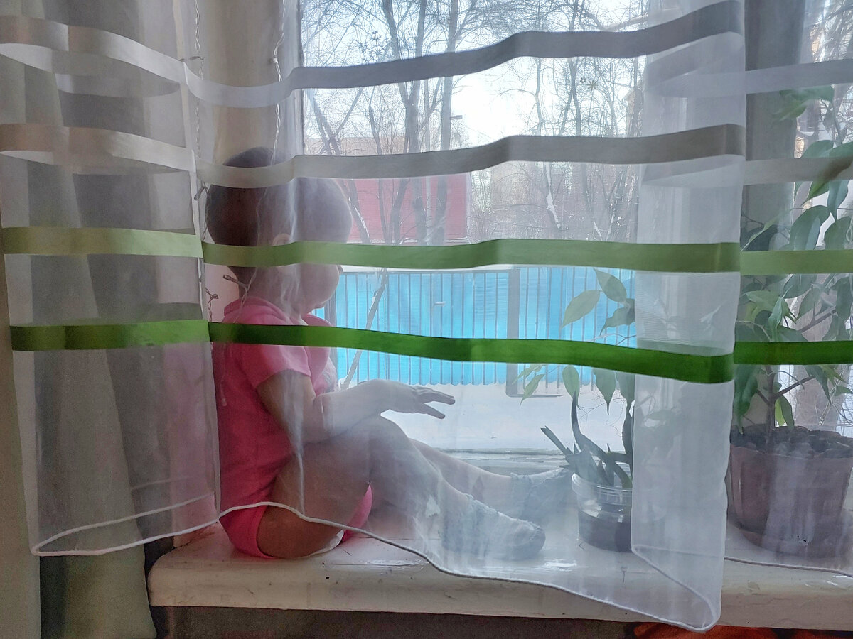 Настроение: сидеть на подоконнике с бокалом вина😁