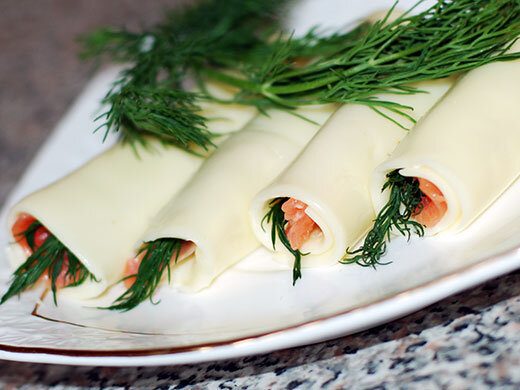 Сырные рулетики с семгой