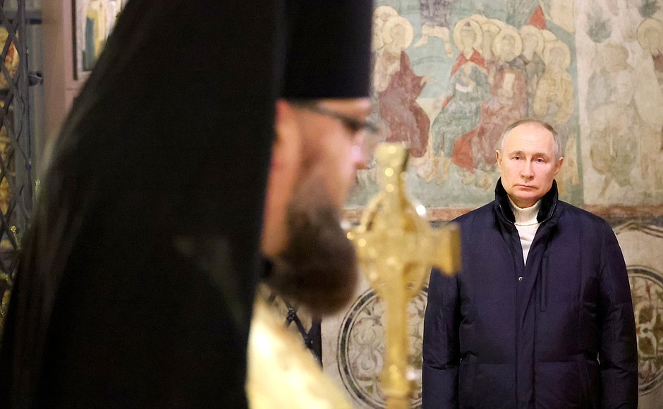 Путин на рождество 2023 в храме