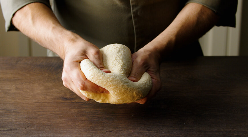 Если растереть маргарин с мукой очень тщательно, то получится тесто с однородной структурой. Для курника или кулебяки – в самый раз!