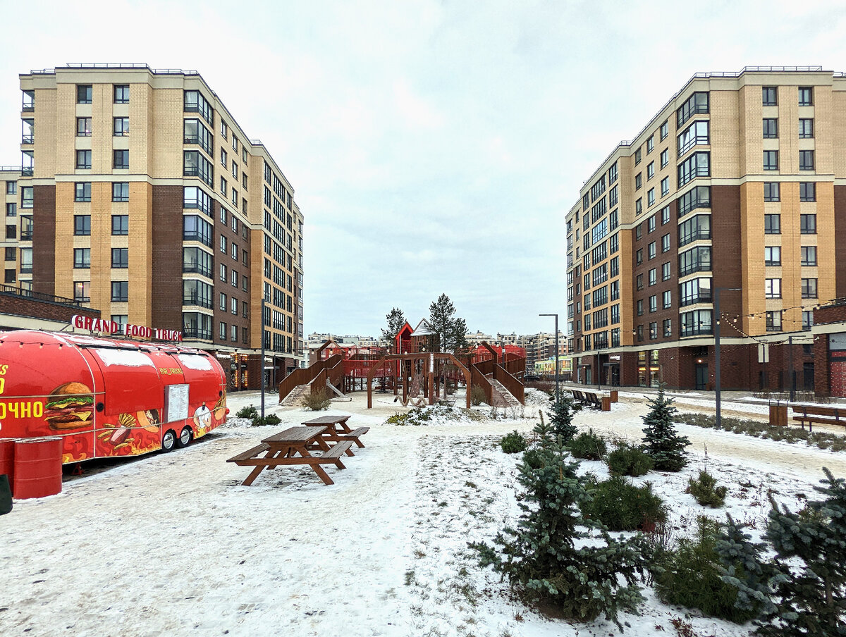 ЖК «Нью Питер» от компании «Строительный Трест». Листайте карусель.