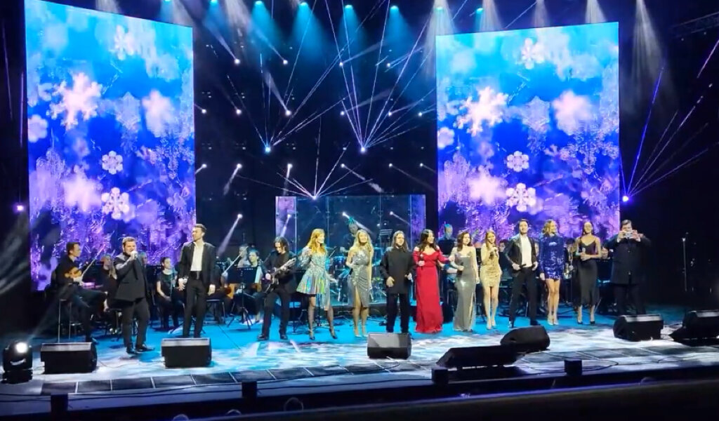 скрин сделан автором из ролика выступления солистов Градский холл