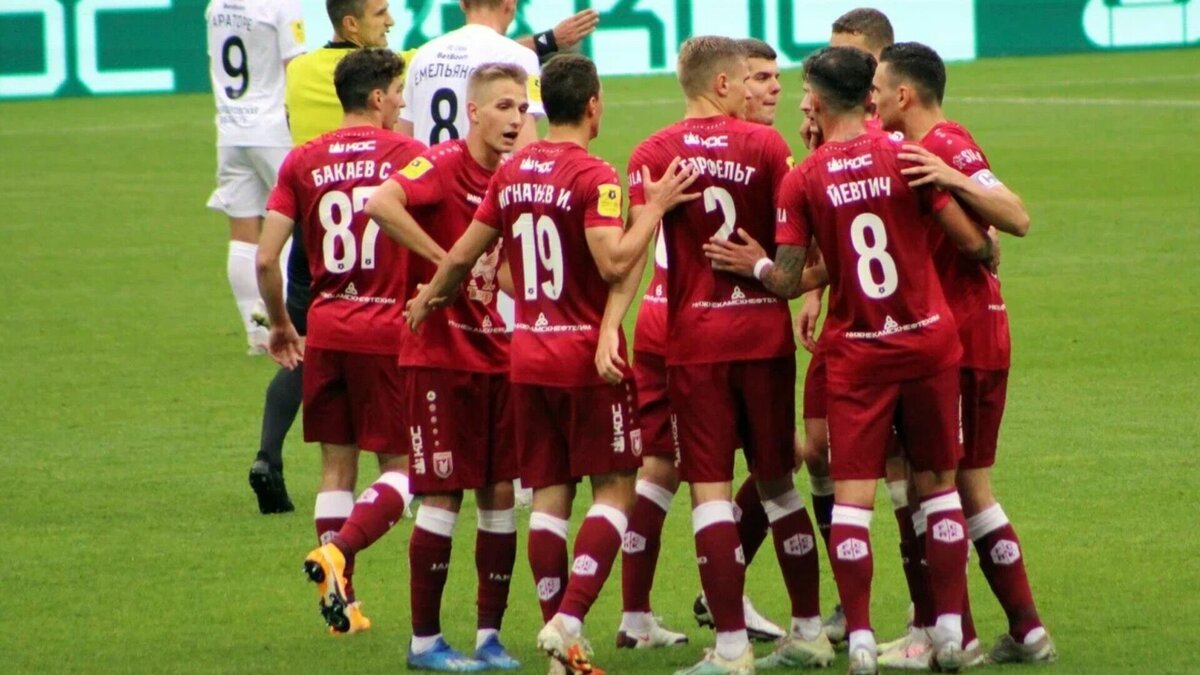     Казанский «Рубин» задолжал футболистам заработную плату за три месяца. Об этом в своем Telegram-канале пишет журналист Сергей Ильев.