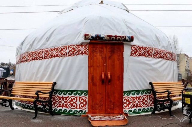    Что за история с установкой «юрты несокрушимости» в Буче?