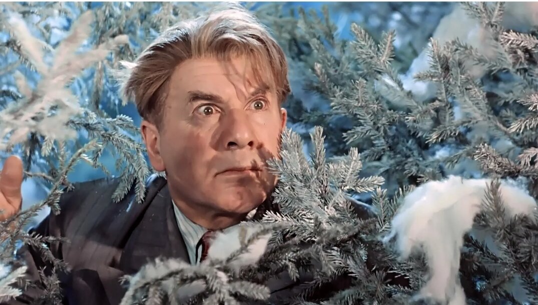 Изображение со страницы https://soviet-cinema.ru/komediya/karnavalnaya-noch/amp
