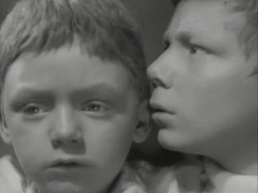 Кадр из фильма "Тамбу-Ламбу" (1957 г.). Вовка - Виктор Перевалов, Митька - Саша Трусов