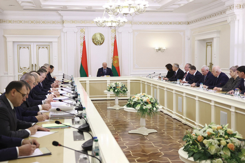    Лукашенко: мы продолжим углублять экономическую интеграцию с Россией