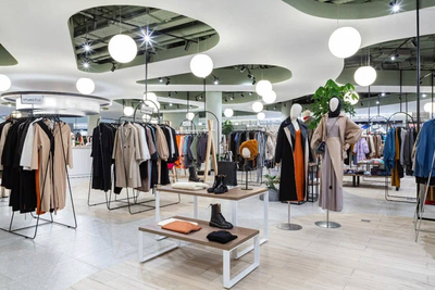    Модный универмаг с одеждой, аксессуарами и парфюмом отечественных брендов в Москве ©Пресс-служба департамента предпринимательства и инновационного развития Москвы