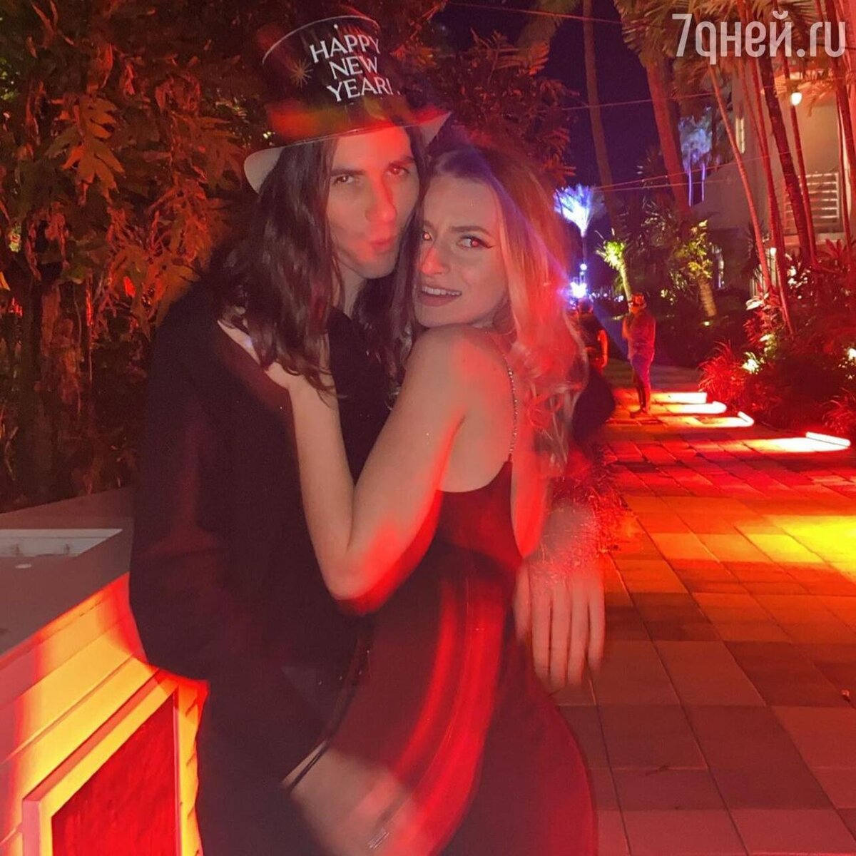    Елизавета Варум с бойфрендом Социальные сети