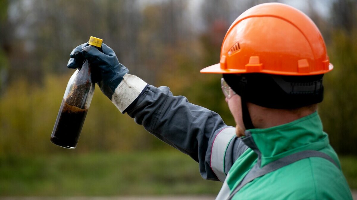     Татарстан за 11 месяцев 2022 года произвел 2,624 миллиона тонн бензина. Об этом говорится в докладе Татарстанстата «Социально-экономическое положение РТ» за январь–ноябрь 2022 года.