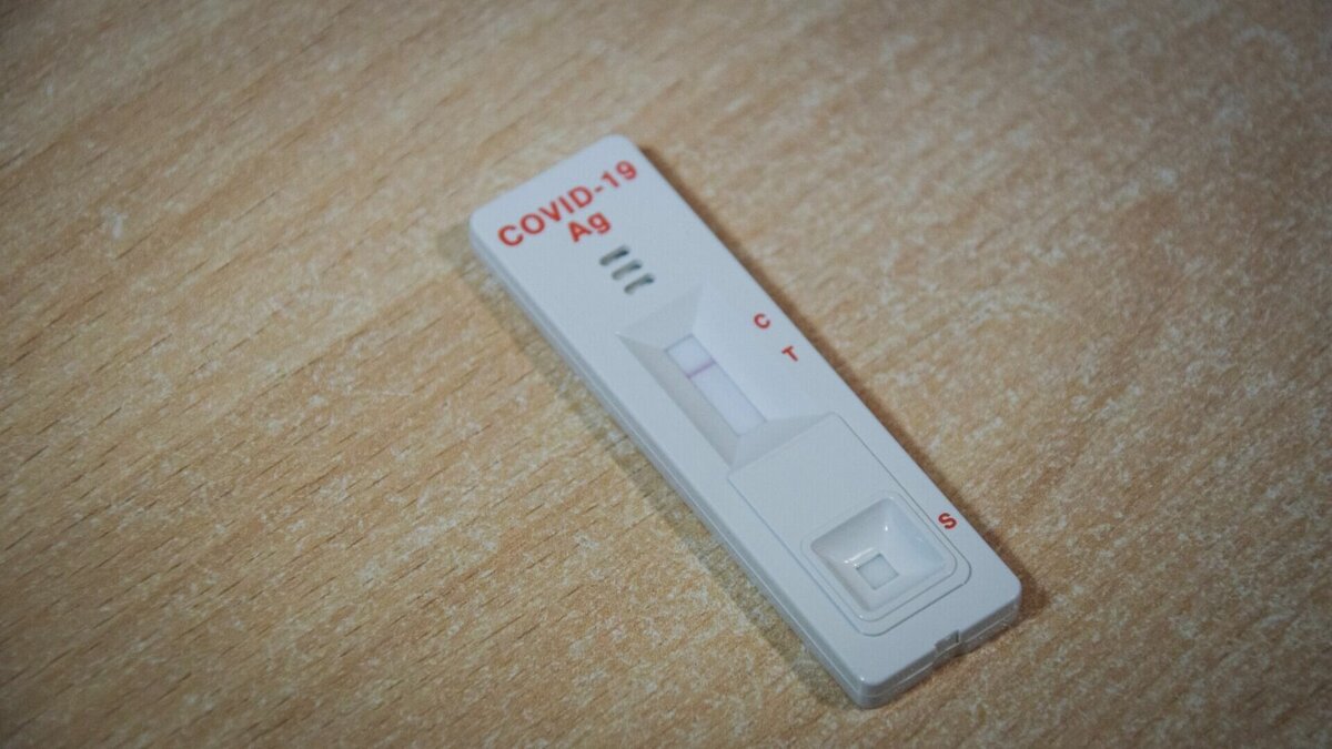     Медики рассказали жителям Тюменской области об особенностях нового штамма коронавируса «кракен». На этой неделе в России сообщили о первом случае заболевания — новый штамм COVID-19 обнаружили у 32-летней жительницы Пензенской области.