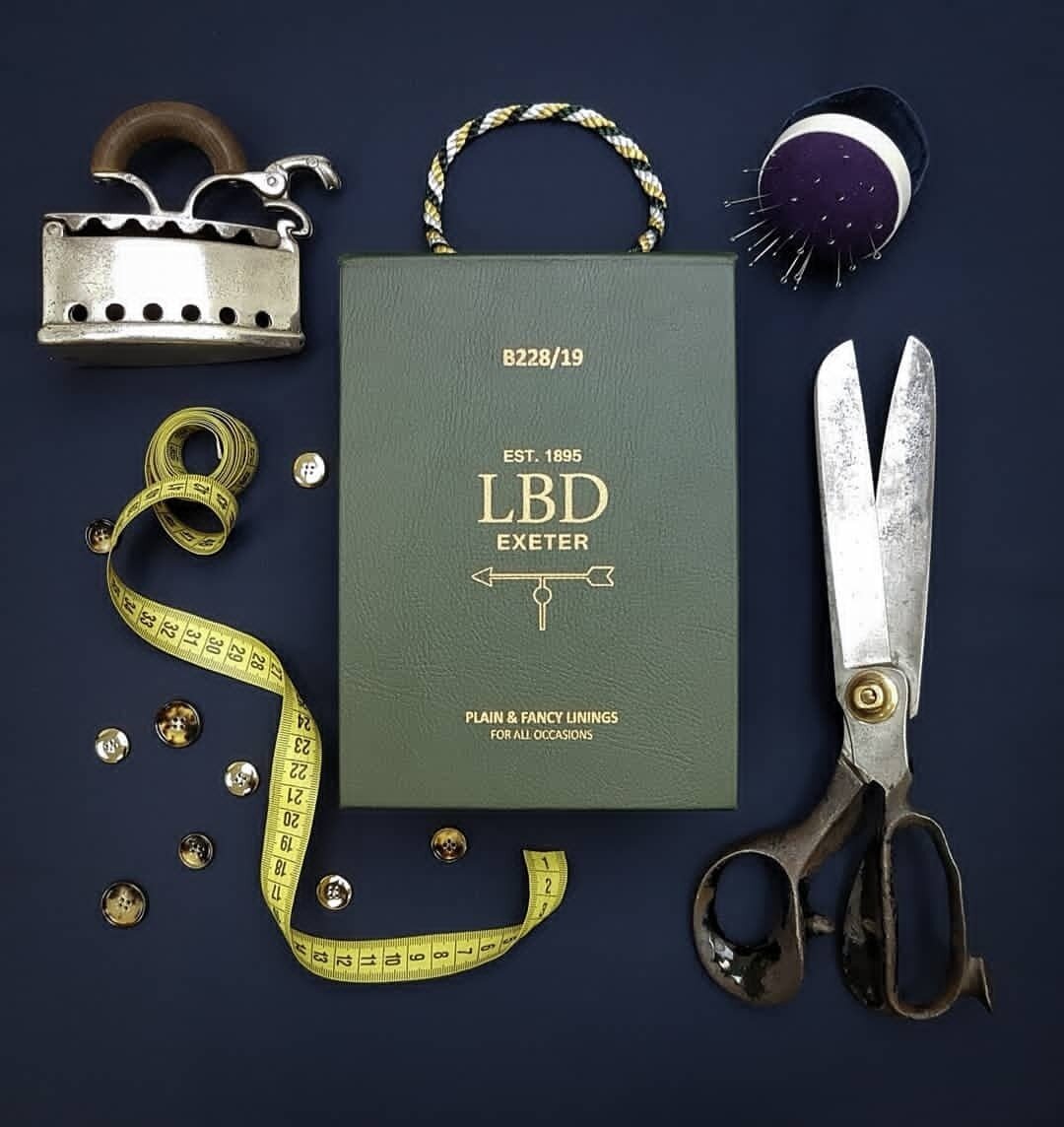 Красочные подкладочные ткани в каталоге Lean Browne and Dunsford в ателье Bourbaki.