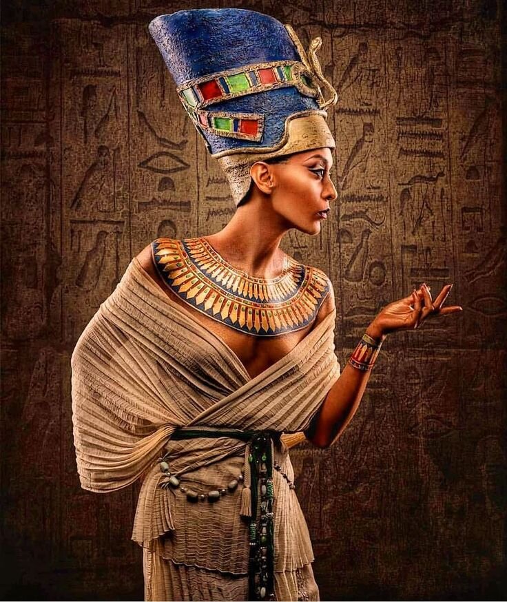 Портрет Нефертити. "- Так почему же иероглиф в моем имени написан криво ?"