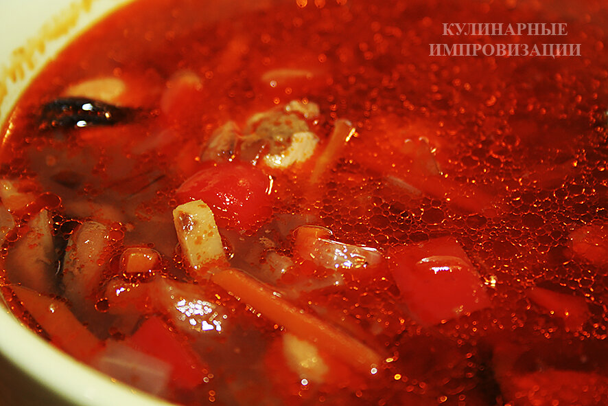 Готовый суп в миске