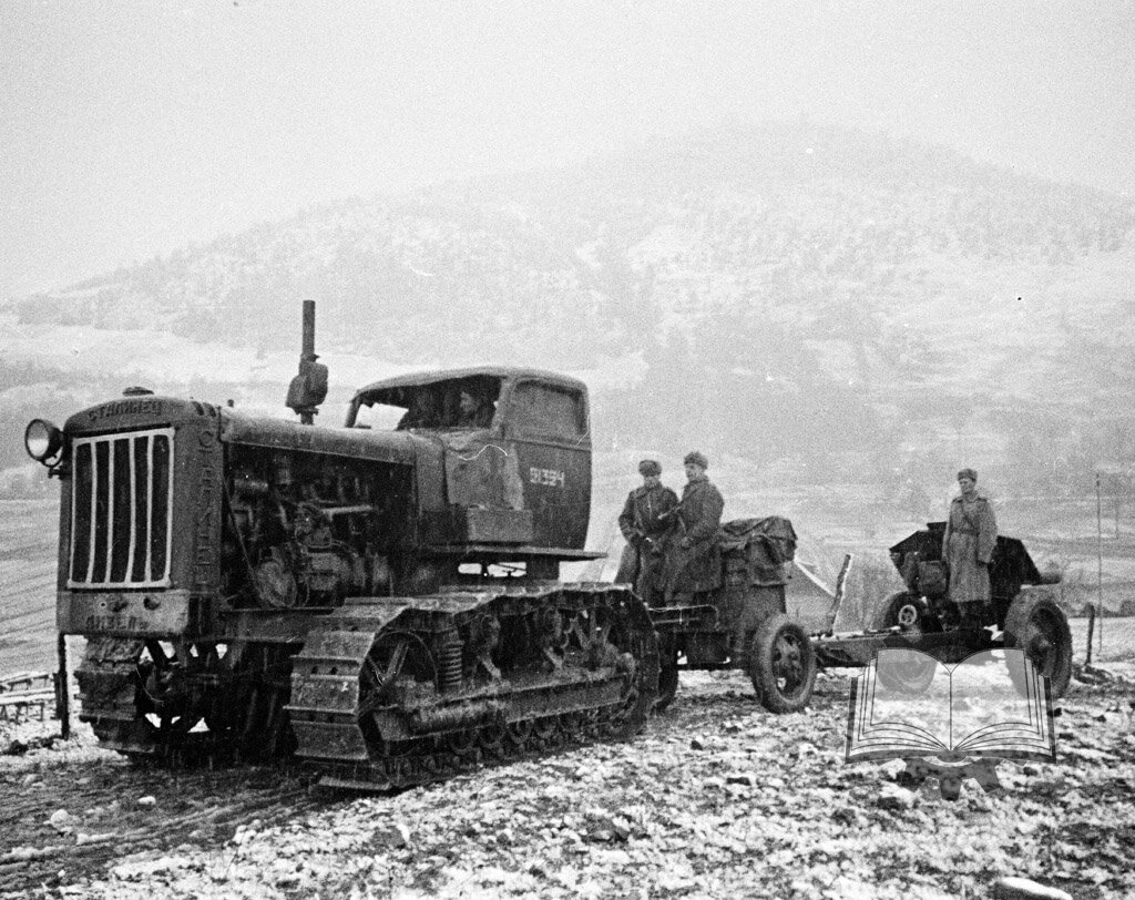 Сталинец С-65 с трофейной кабиной от Opel Blitz, 1944 год. Для тех, кто его ругает, сообщаю без прекрас. Лучший тягач - это тот, который есть.