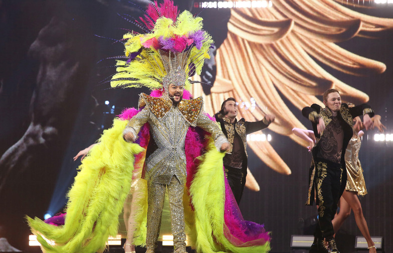 Дорогие яркие костюмы- неотъемлемая часть артиста