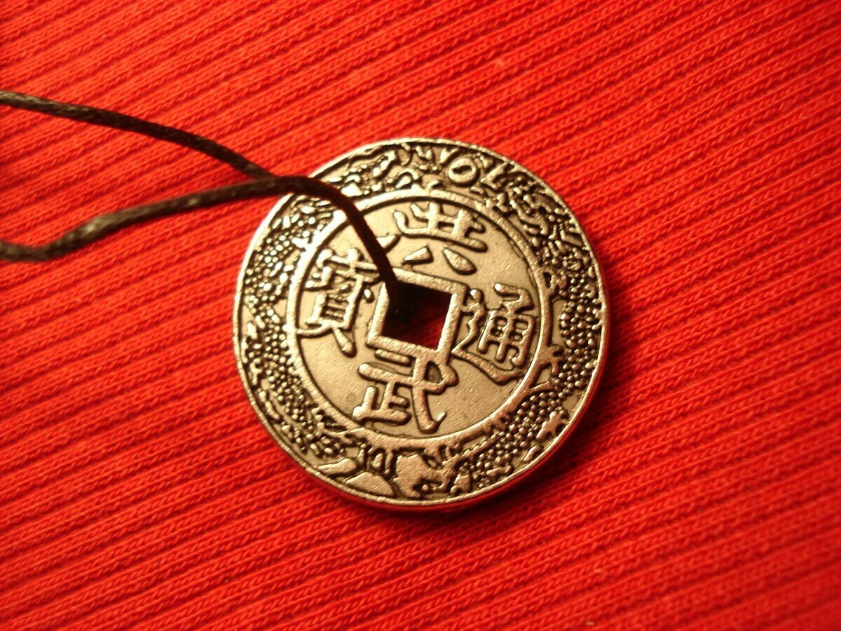 На фото: Ордынский амулет