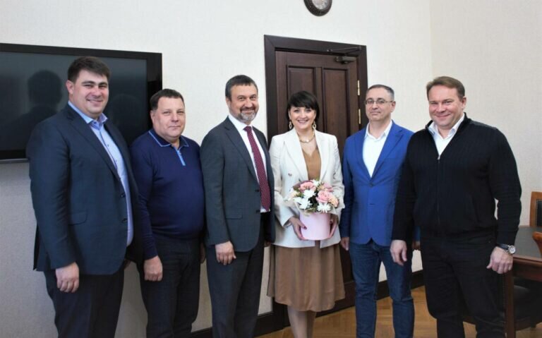    Депутат Заксобрания Оренбуржья Оксана Набатчикова отмечает юбилей Белов Михаил Александрович