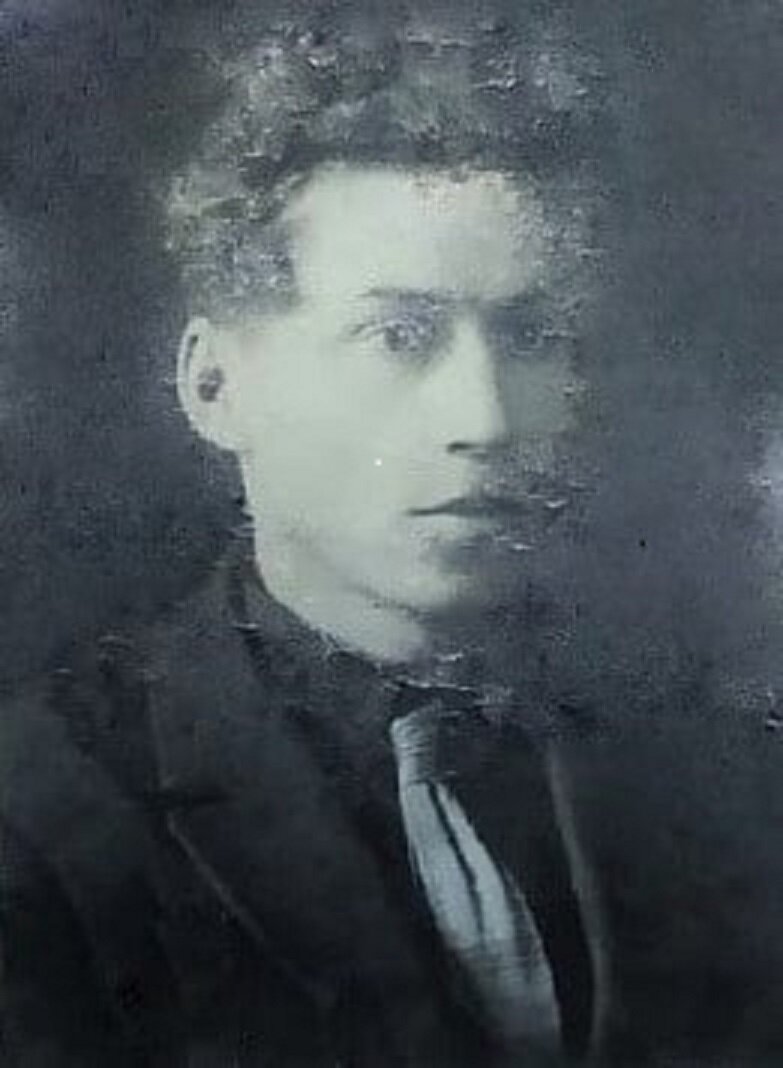 Никанор Пантелеевич (Пантелеймонович) Котляров родился в 1905 году в селе Хотмыжск (сейчас это административный центр Борисовского района Белгородской области) 