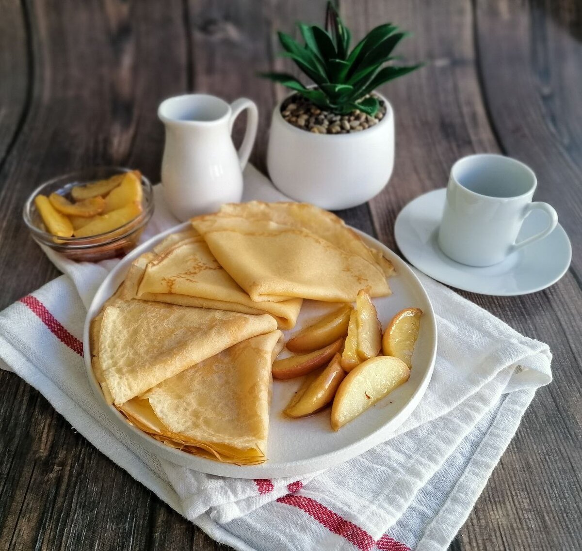 Блины с яблоками
