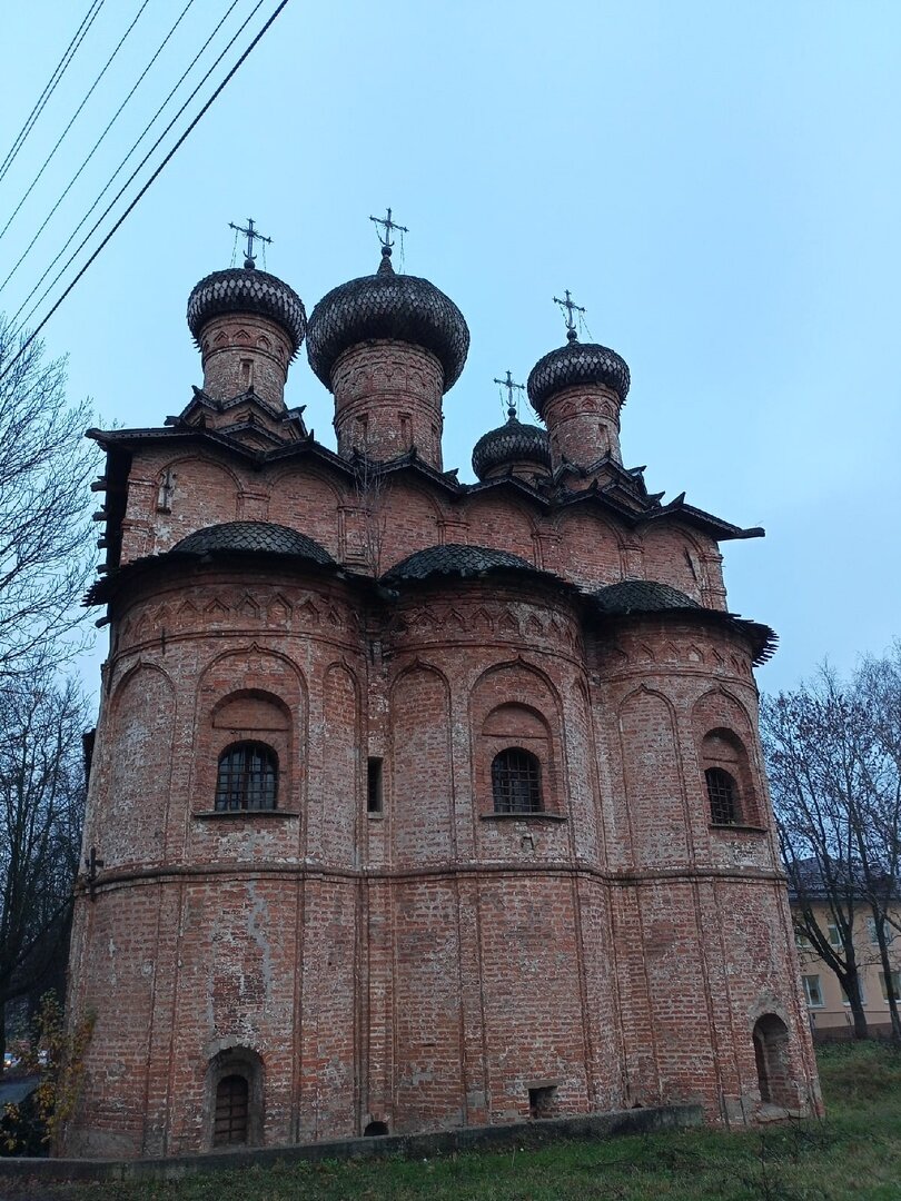 Троицкая церковь напротив ГАНО