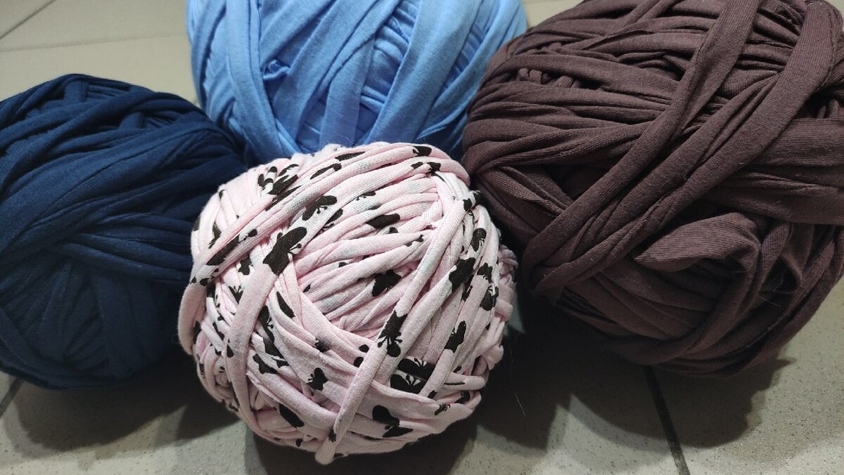 Это только небольшая часть, остальные упакованы, спрятаны, надеюсь ненадолго))) Прилично выглядят, не стыдно и вам показать)