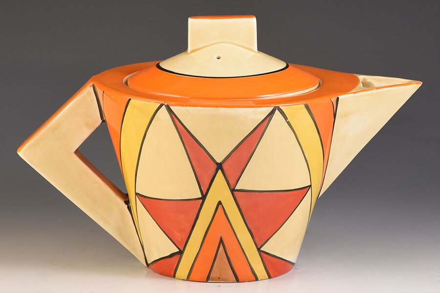 Чайник «Солнечный луч» («Sunburst»), 1930 г., Англия. Дизайн Кларисса Клифф (Clarice Cliff).