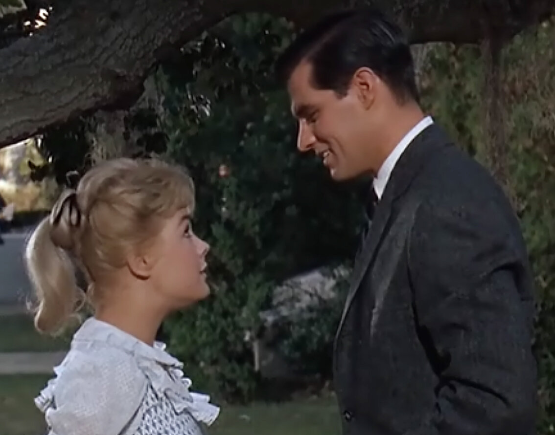 1961 г., Universal International. Комедия.
Режиссер Гарри Келлер
Сценарий Оскар Бродни, Сид Рикеттс Самнер
Продюсер Росс Хантер
Оператор Клиффорд Стайн. Композитор Перси Фэйт.
В главных ролях:  Сандра Ди, Джон Гэвин, Бьюла Бонди.
