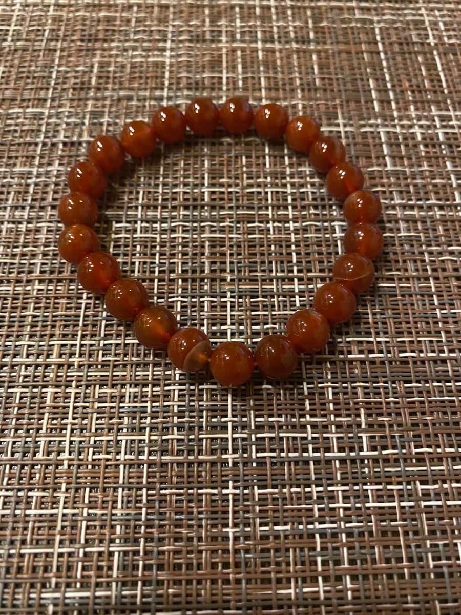 Сердолик - отлично подходит для укрепления здоровья, и наполнения своего носителя позитивной энергией 