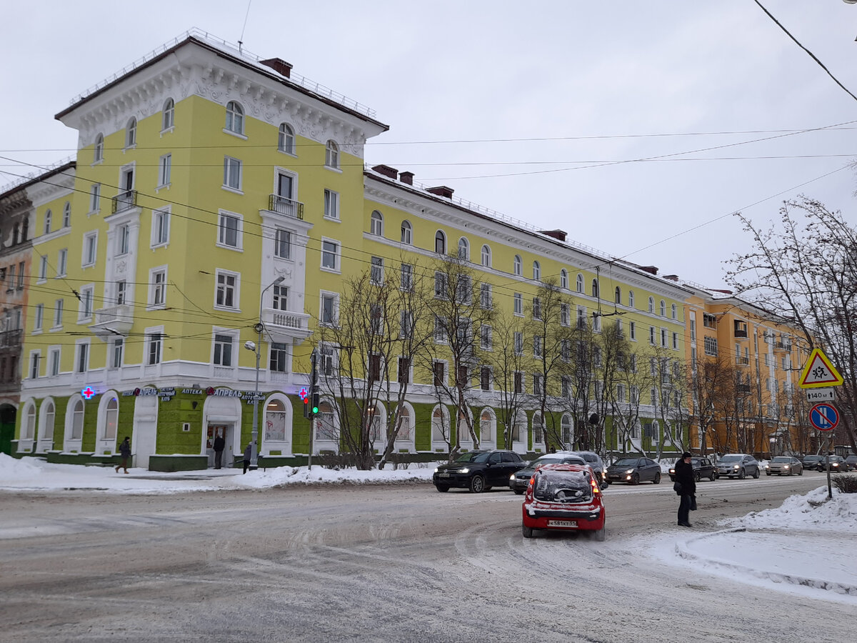 Без ярких стен домов совсем было бы грустно