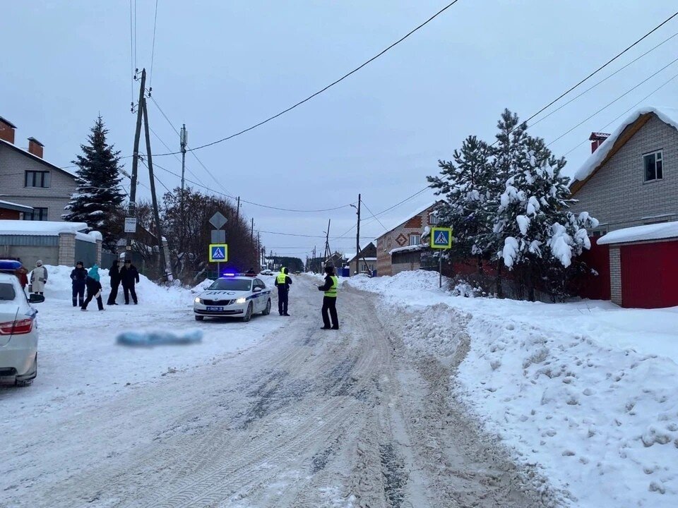     Девушка переходила дорогу по нерегулируемому пешеходному переходу. Фото: 1 отдел УГИБДД МВД по Удмуртии