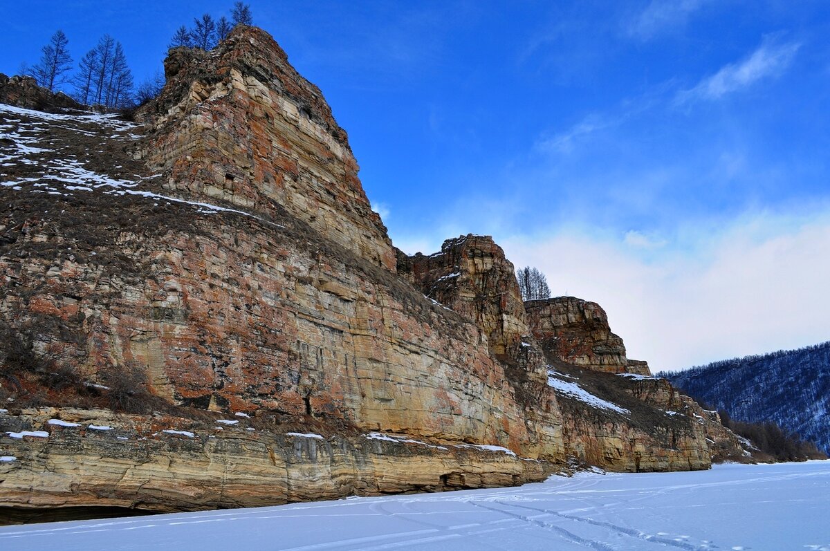 Зимняя ледовая трасса на реке Ципикан, притоке озера Баунт. Северо-Восток Бурятии. (Автор фотографий к статье : Светлана Усанова).