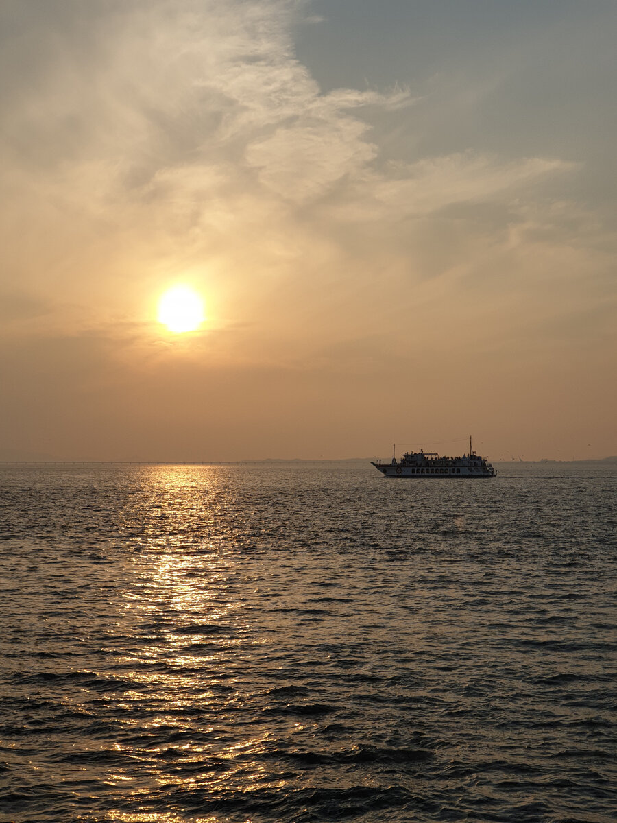 Паром в море