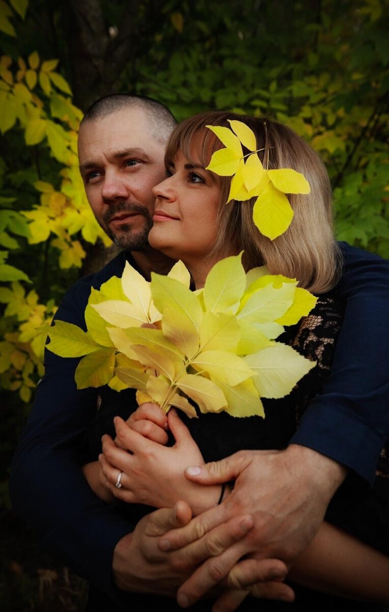 Мы с Сережей в осеннем лесу