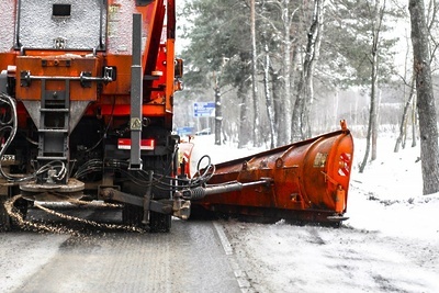    Уборка снега в Подмосковье © Telegram-канал «Дороги и транспорт МО»