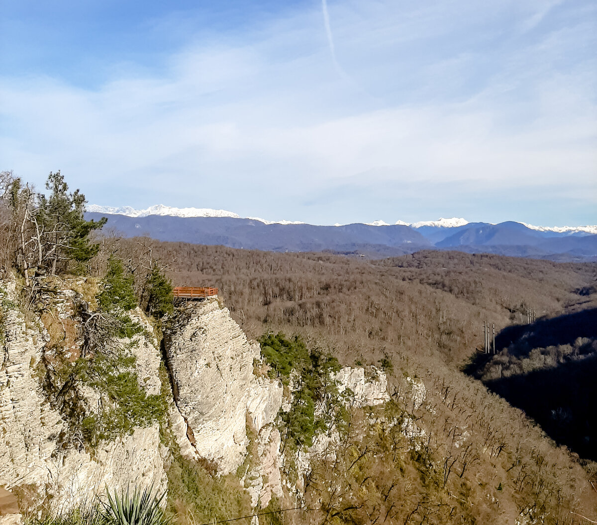 Вид с Орлиных скал на горы Кавказского хребта.